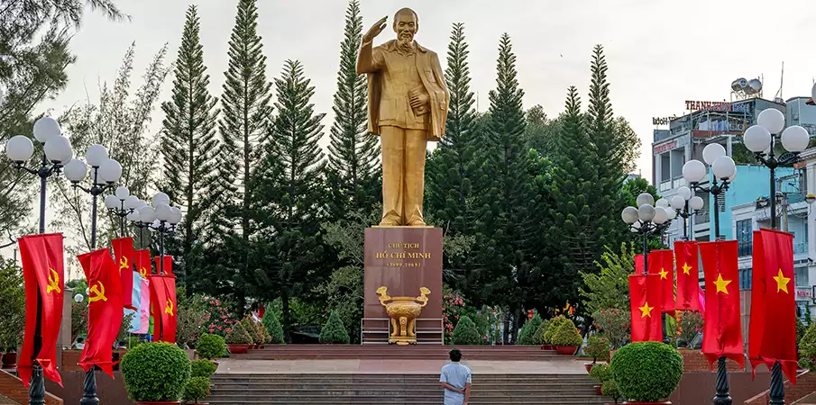 pamatnik-ho-ci-min-vietnam
