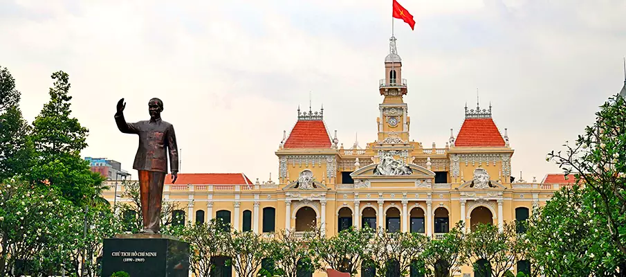 ho-ci-minovo-mesto-pamatnik-posta