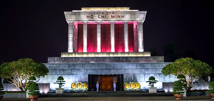 vietnam-bez-cestovky-hanoj-ho-ci-minovo-mauzoleum