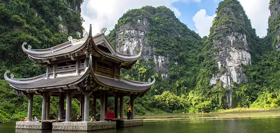 vietnam-bez-cestovky-trang-an-ninh-binh-cestovani